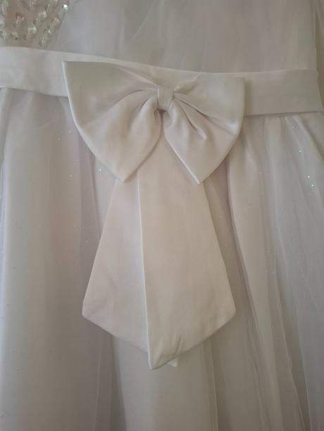 Slávnostné šaty, 146