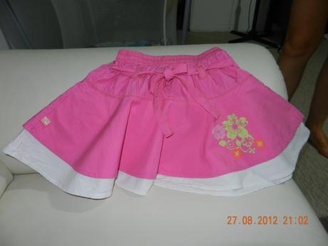 1x oblecena suknicka+tricko cena spolu, 98