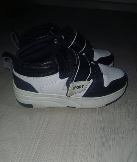 Tenisky s kolieskami, 36