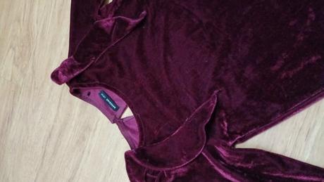 Krásne zamatové šaty s volánikmi, reserved,116