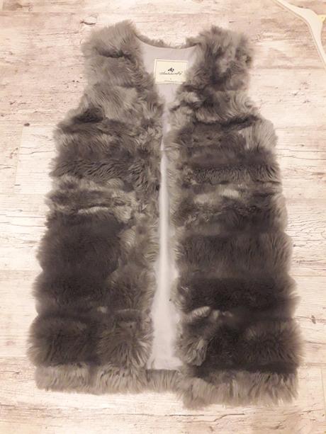 Krasna kozusinova vesta, m