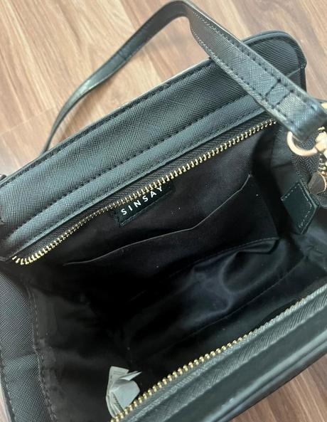 Čierna crossbody kabelka, sinsay