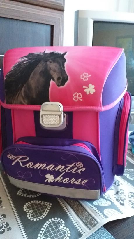 Skolska taska s konikom, 