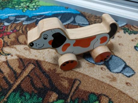 Drevený psík lanka kade,