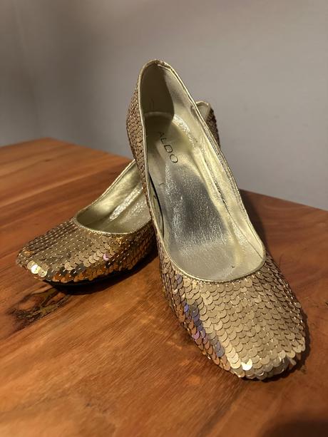 Spoločenské lodičky., 37