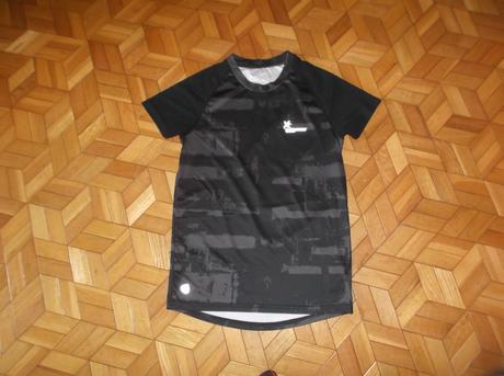 Čierno-hnedé tričko, s