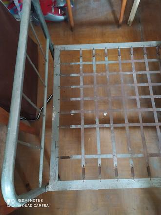 Retro pružinová kovova posteľ -30eur,