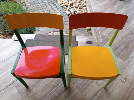 Detské veselé stoličky,