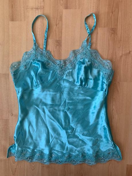 Saténový top s čipkou a korálkami, m