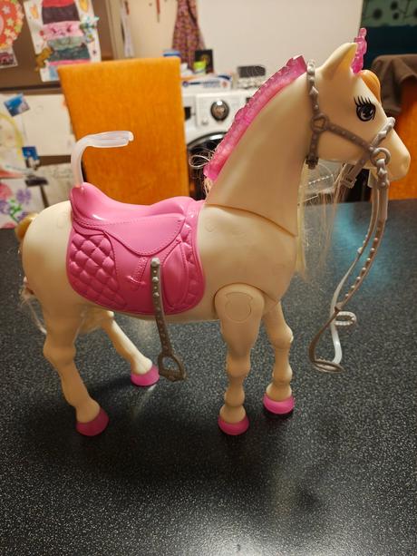 Interaktívny kôň barbie,