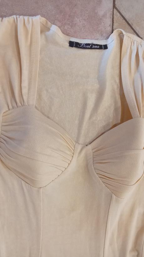 Krásne korzetové šaty, s