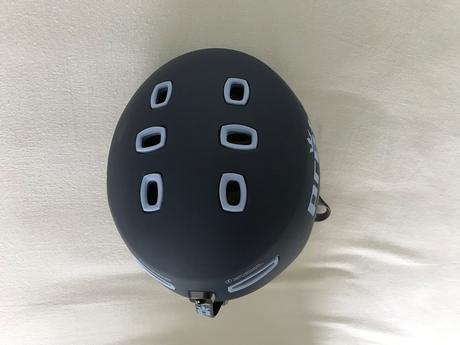 Lyziarska prilba pret lyric, s