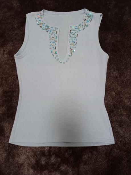 Krasny stylovy letny tricko svetrik v.s, s