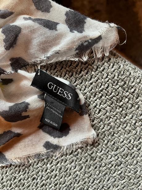 Originál guess šatka párkrát použitá, guess,s