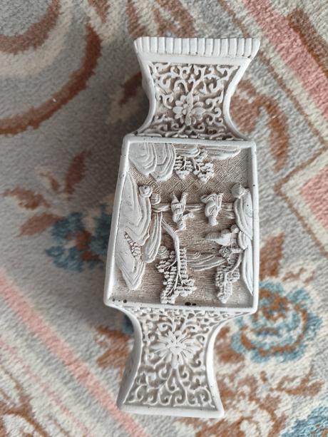 Váza s čínskym vzorom a popolník, 