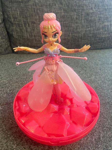 Hatchimals lietajúca víla, 