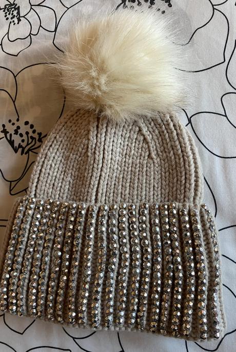 Teplá mäkká čiapka s brmbolcom - uni veľkosť,