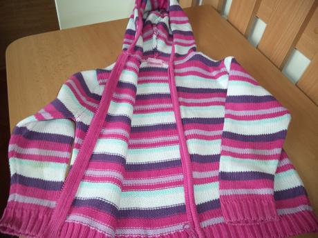 Viacfarebný dobre nositelný svetrik, cherokee,110