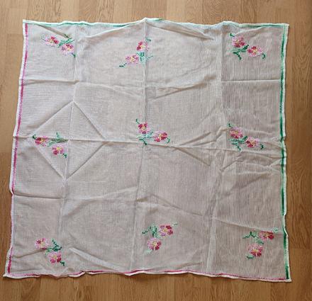 Vyšívané obrusy 2ks, 