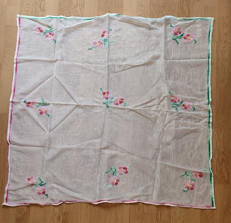 Vyšívané obrusy 2ks, 