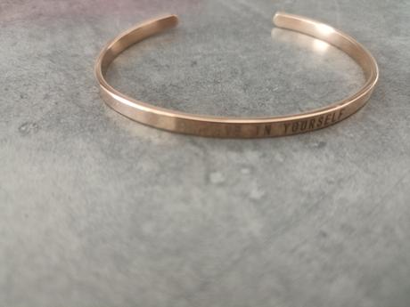 Náramok believe in yourself,