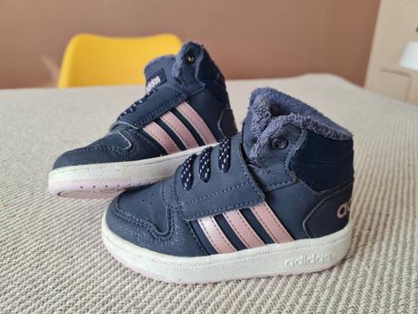 Adidas tenisky zateplené, 23