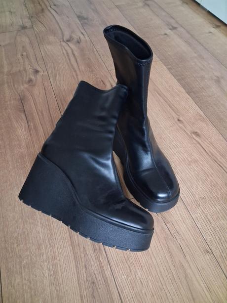 Topanky na platforme, 39