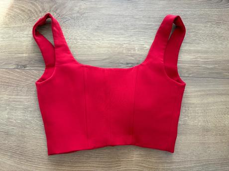 Červený komplet korzetového topu a bermúd s vysoký, zara,s
