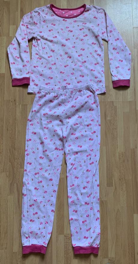 Tu ružové pyžamo s kvietkami, tu,134