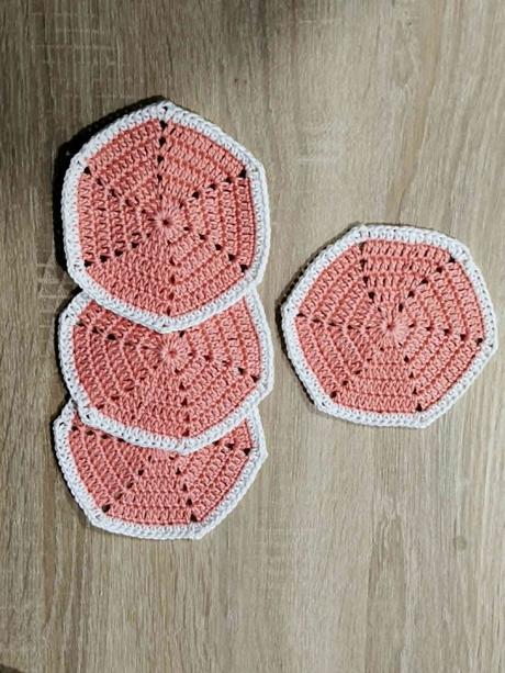 Háčkované podšálky 25,
