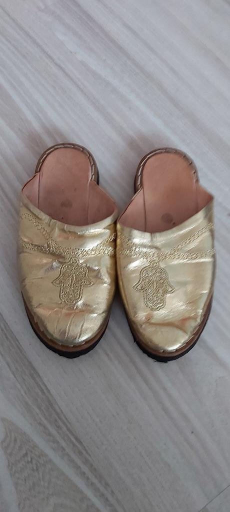 Kožené šlapky, 26