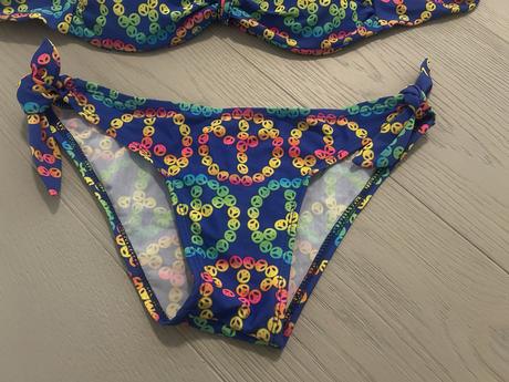 Farebné plavky-univerz. veľkosť vďaka strihu s-m, m