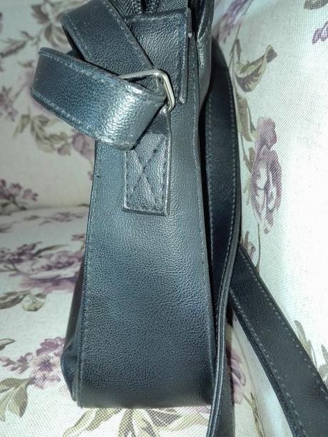 Cierna crossbody kabelka,