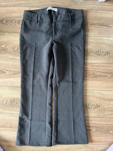 Elegantné nohavice - skrátené, bershka,42