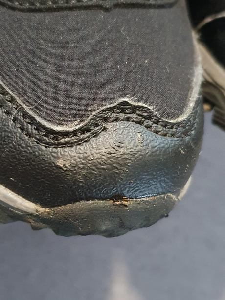 Športové topánky, 25