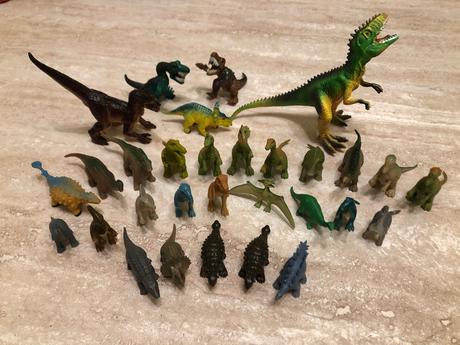 Dinosaury, 30 kusov, cena spolu, 