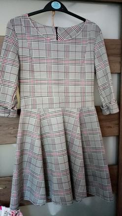 Karovane ackove šaty top stav pre nízku kočku, s