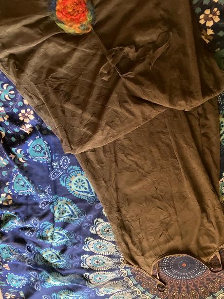 Dlhé zaujímavé umelecké šaty, s