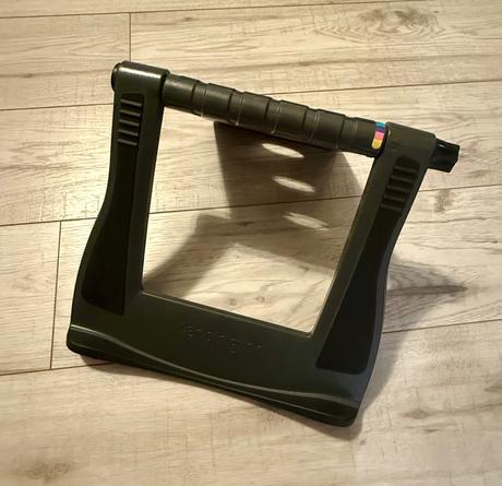 Stojan pod notebook,