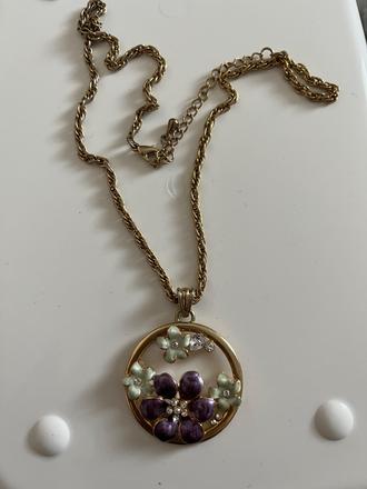 Nahrdelník s príveskom,