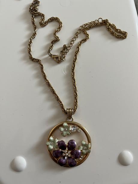 Nahrdelník s príveskom, 