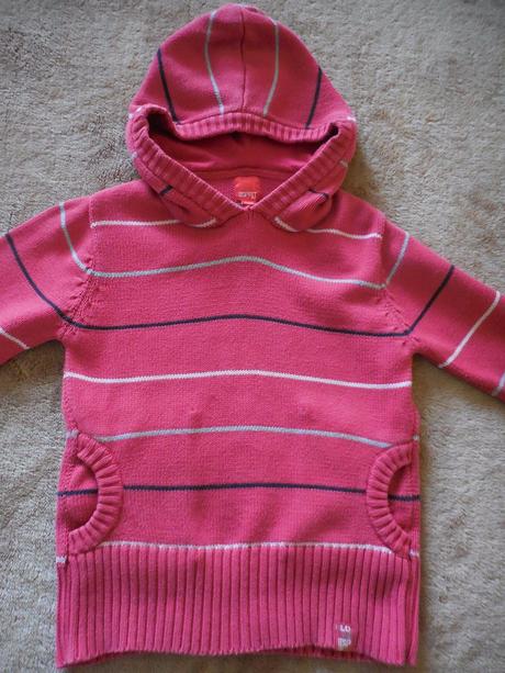 Kvalitný malinovoružový svetrík s kapucňou, esprit,104