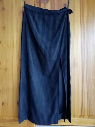 Dlhá čierna sukňa, l