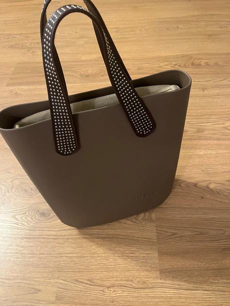 Justo kabelka, ju´sto