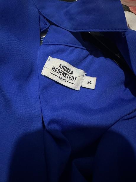 Spoločenské šaty, 34