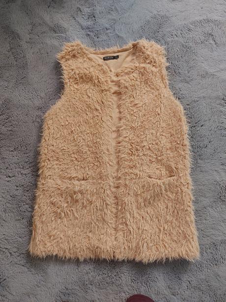 Zateplená vesta, stradivarius,s