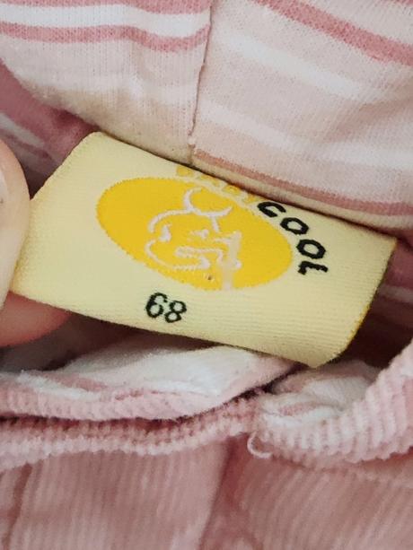 Menčestrová bundička, 68