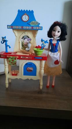 Snehulienka v kuchyni,