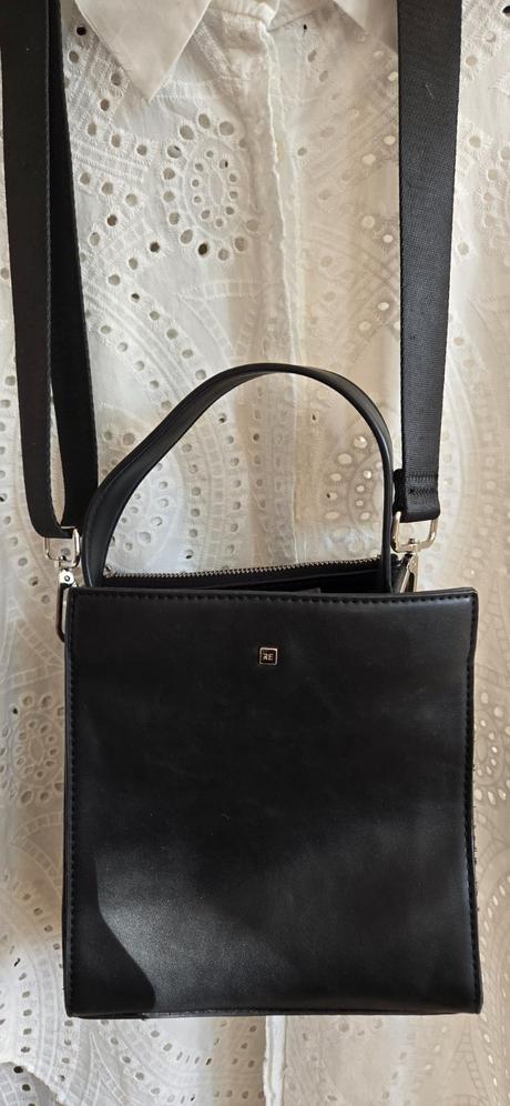 Kabelka reserved, reserved