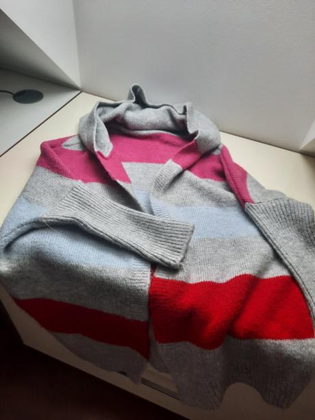 Sveter/kardigan, 